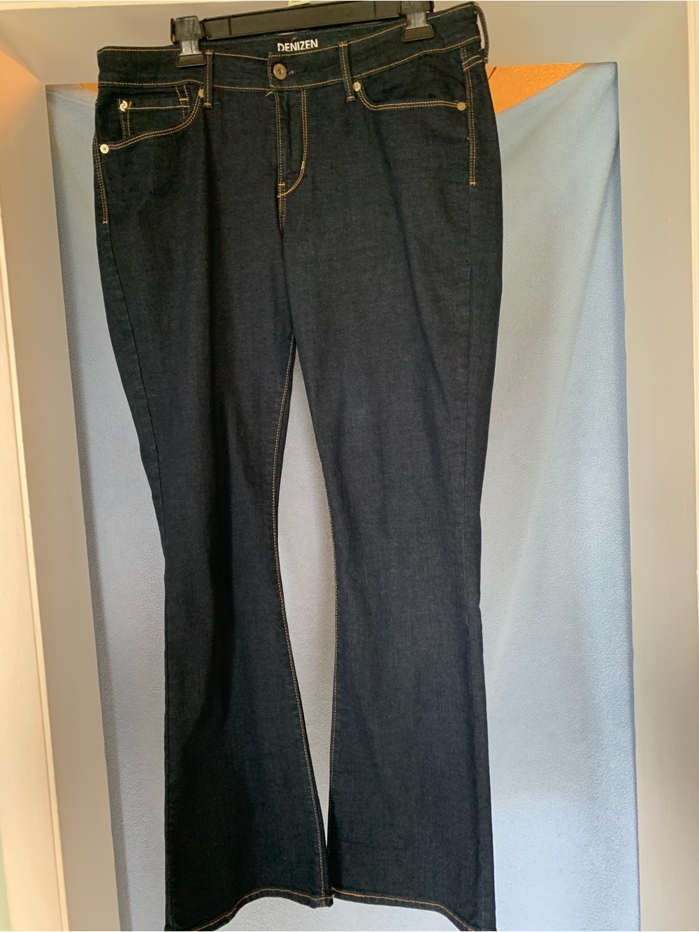 Levi's Denizen women’s Dark Blue Denim Jeans Brown Leather Patch sz. 14 like new